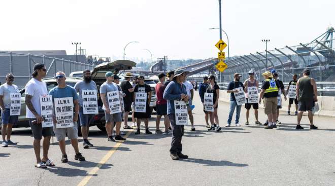 Neptune Terminal picket line